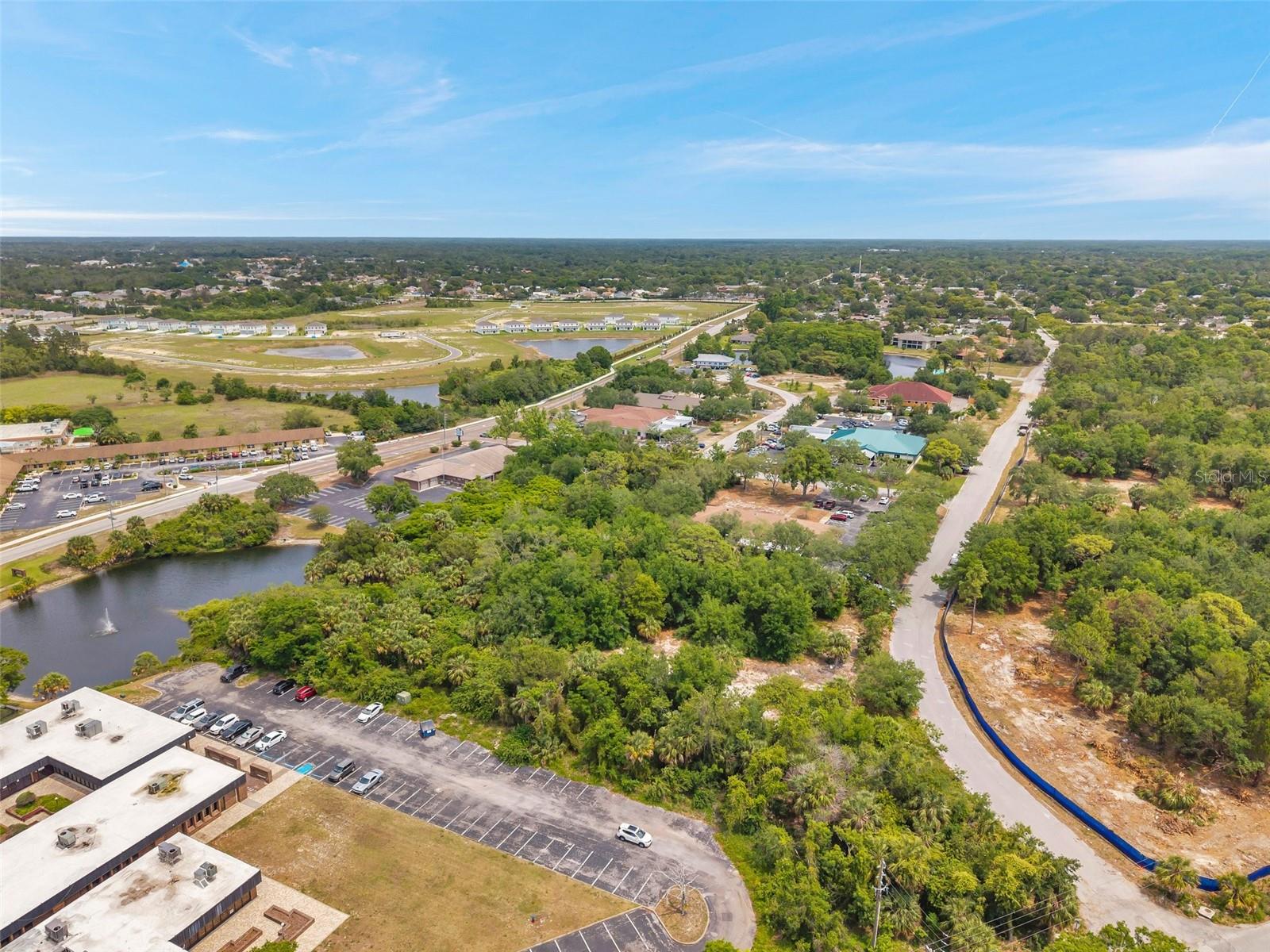 Listing photo id 37 for Lakeshore Boulevard