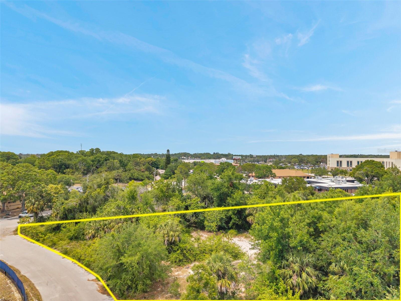 Listing photo id 2 for Lakeshore Boulevard