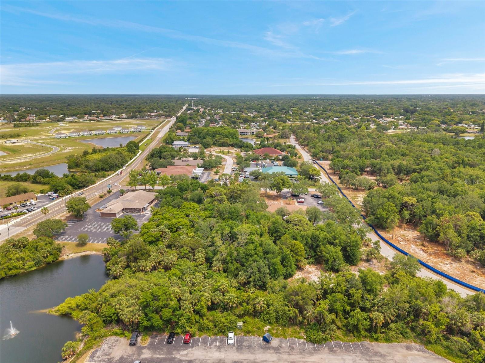 Listing photo id 38 for Lakeshore Boulevard