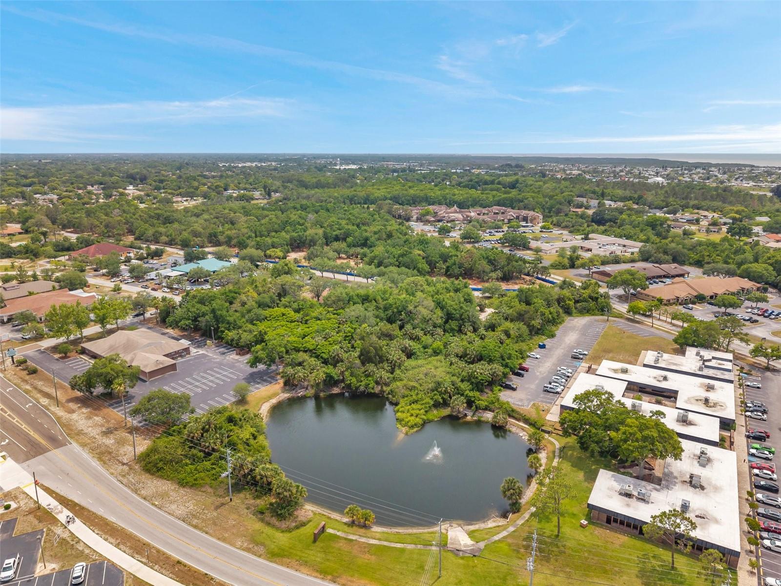 Listing photo id 39 for Lakeshore Boulevard