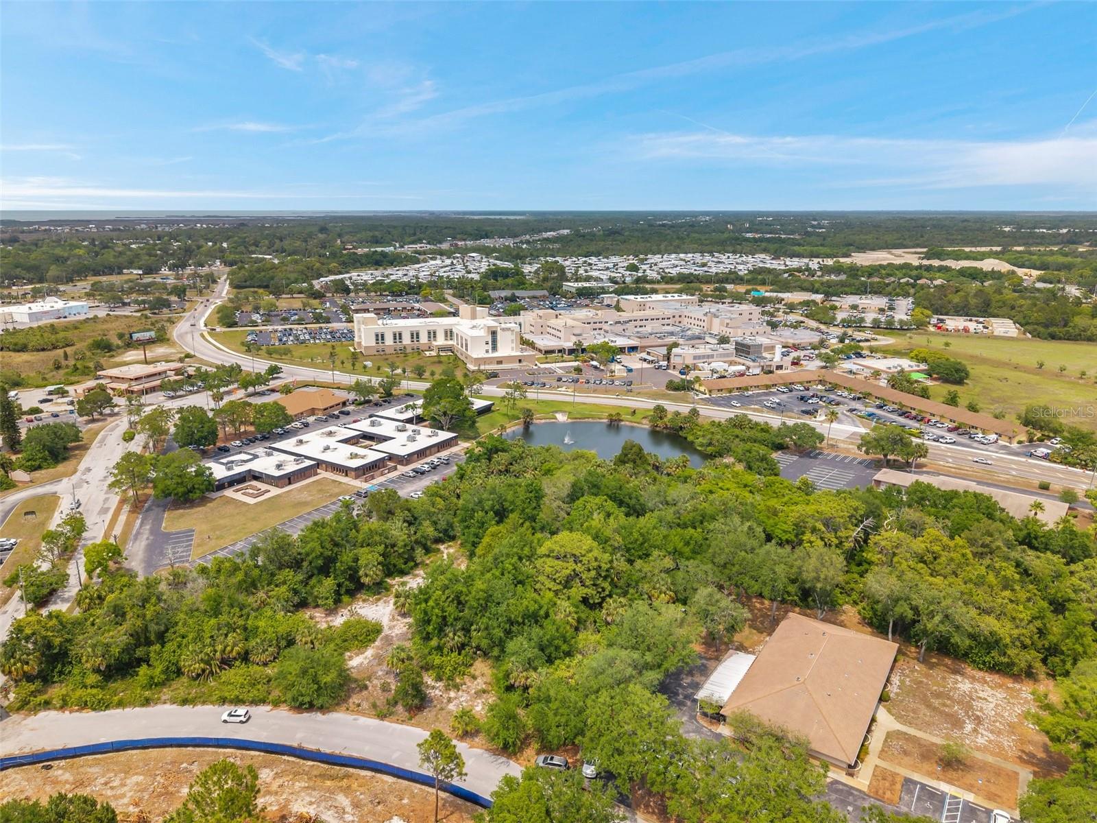 Listing photo id 43 for Lakeshore Boulevard