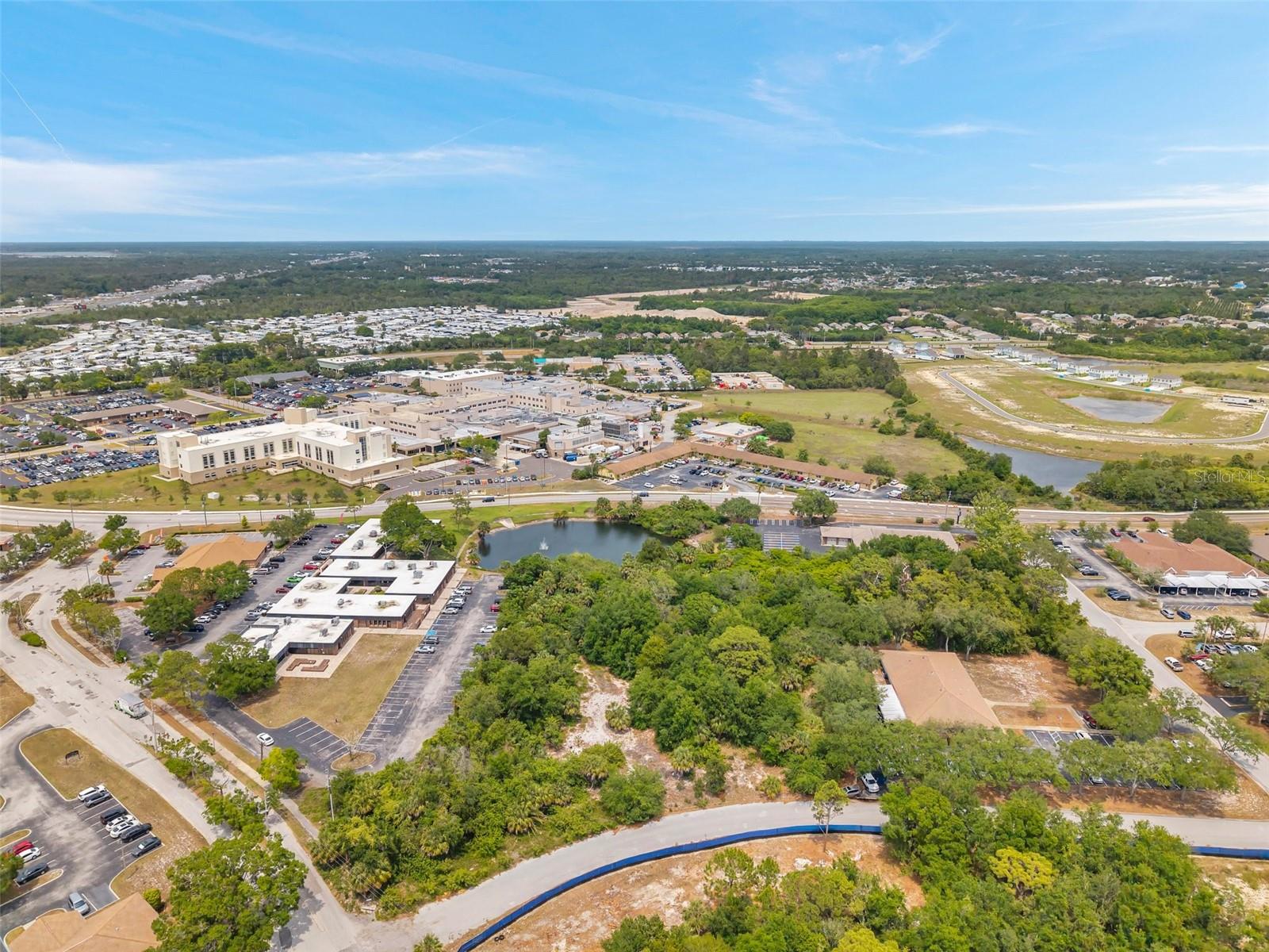 Listing photo id 44 for Lakeshore Boulevard