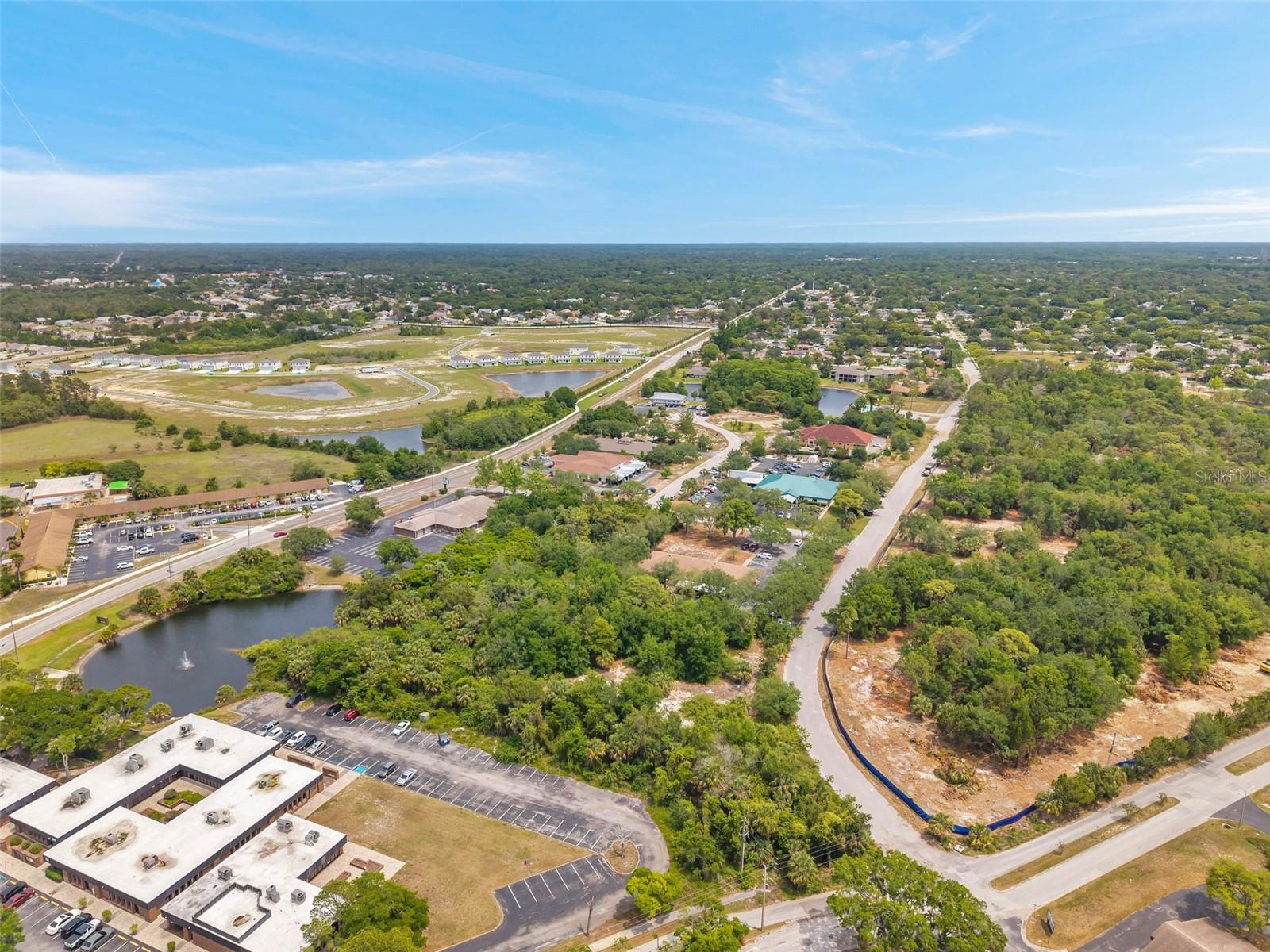 Listing photo id 45 for Lakeshore Boulevard
