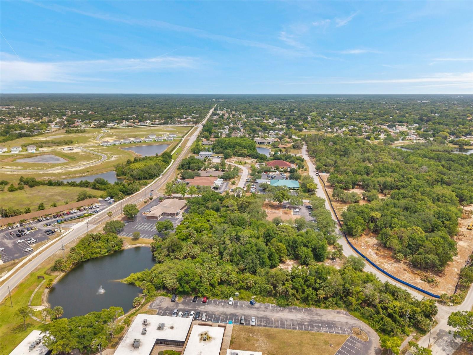 Listing photo id 46 for Lakeshore Boulevard