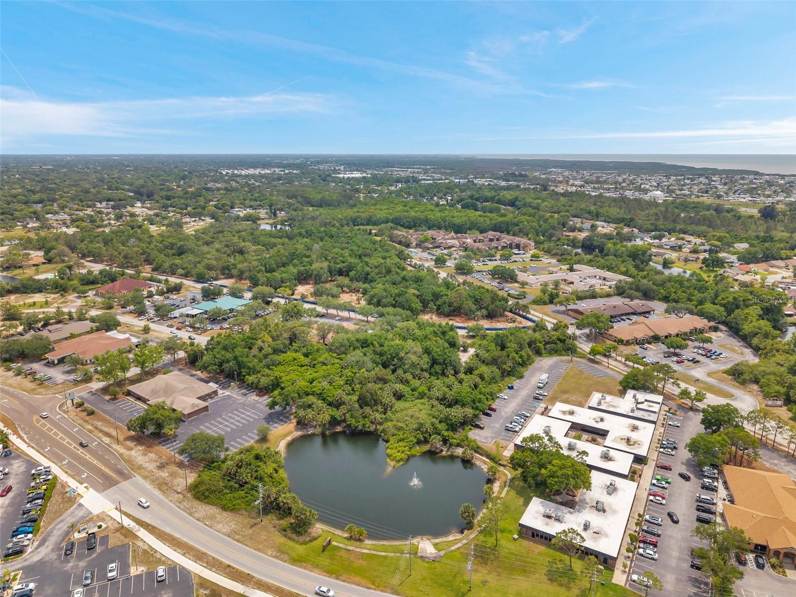 Listing photo id 47 for Lakeshore Boulevard