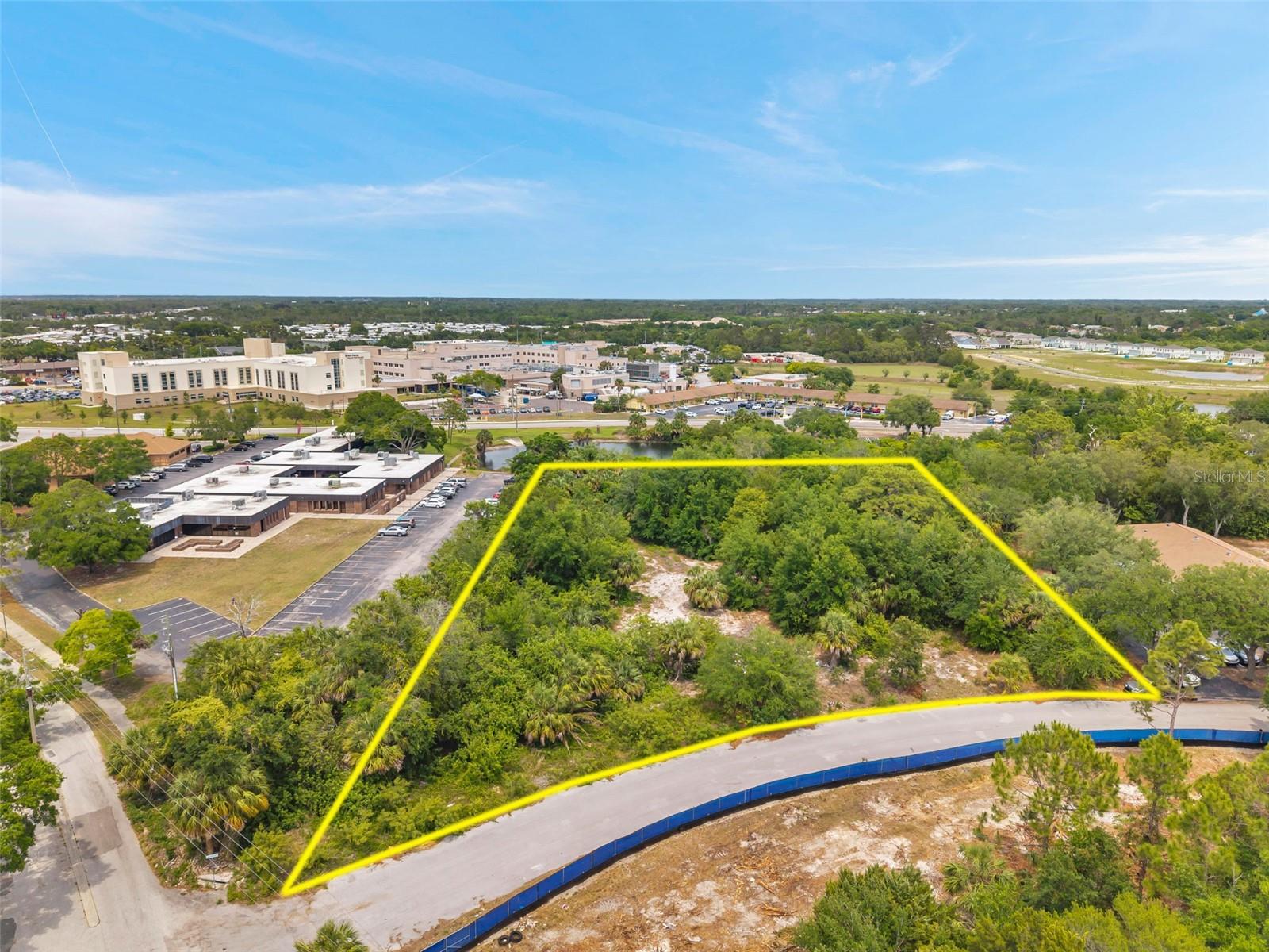 Listing photo id 3 for Lakeshore Boulevard