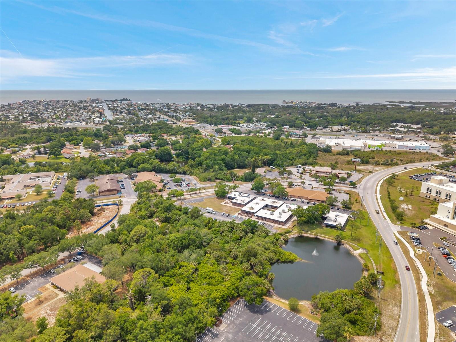Listing photo id 49 for Lakeshore Boulevard