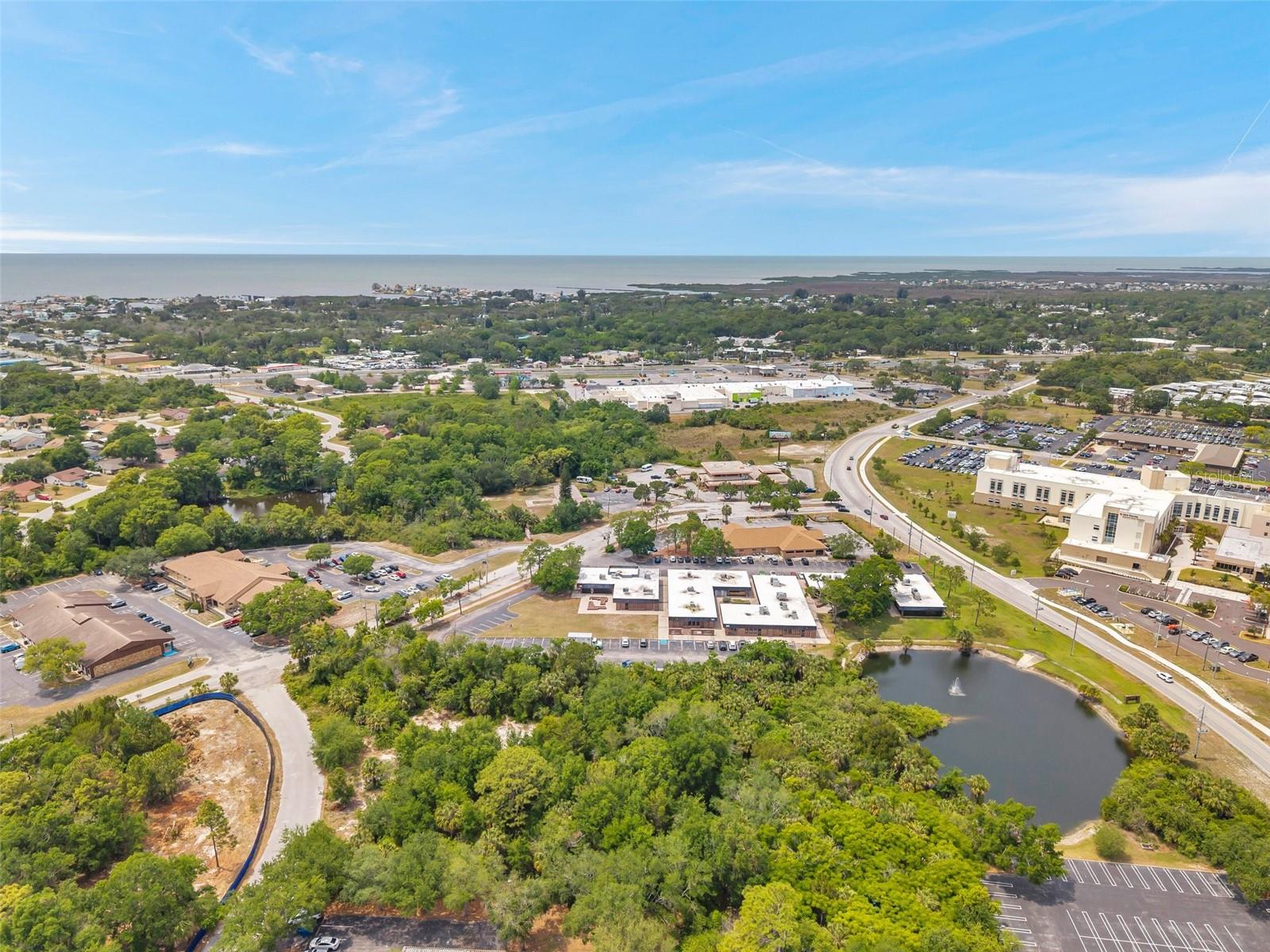 Listing photo id 50 for Lakeshore Boulevard