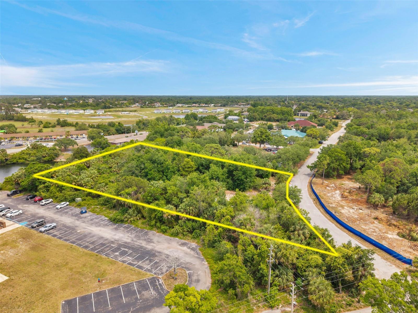 Listing photo id 4 for Lakeshore Boulevard