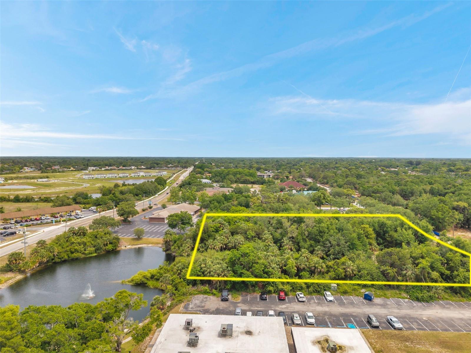 Listing photo id 5 for Lakeshore Boulevard