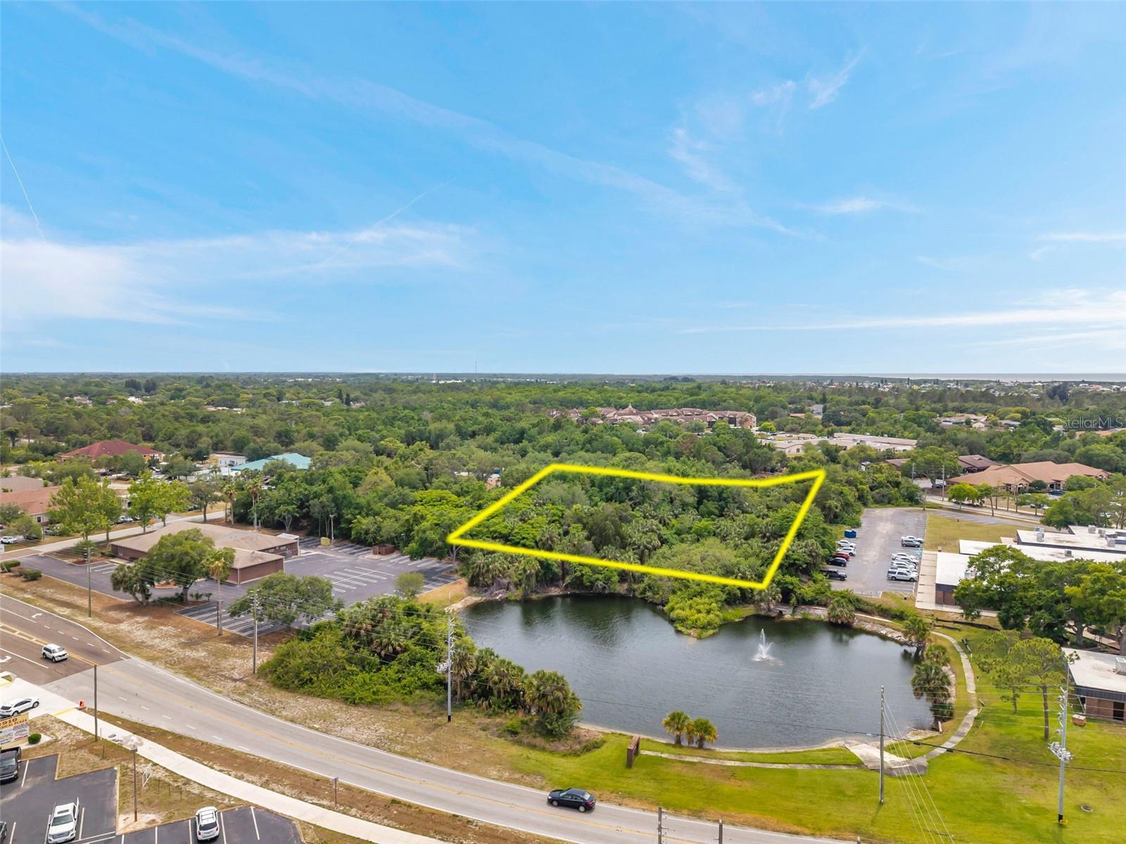 Listing photo id 6 for Lakeshore Boulevard