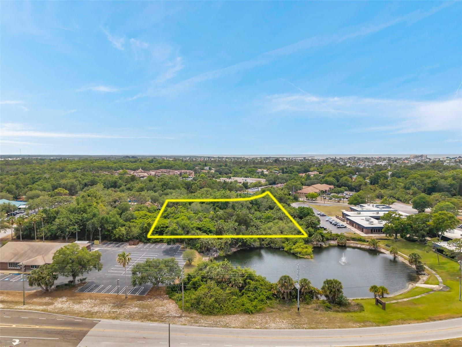 Listing photo id 7 for Lakeshore Boulevard
