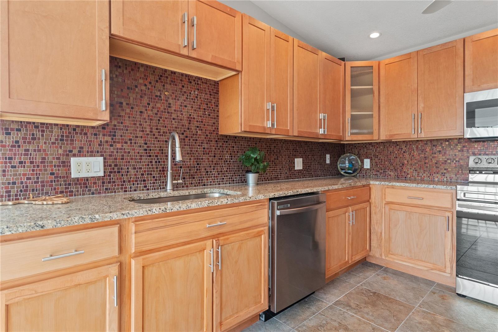 Image 12 of 40 For 4931 Pelican Dr