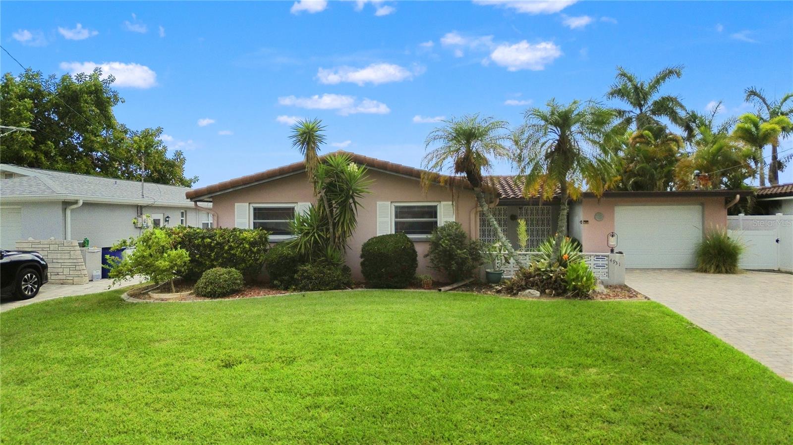 Image 2 of 40 For 4931 Pelican Dr