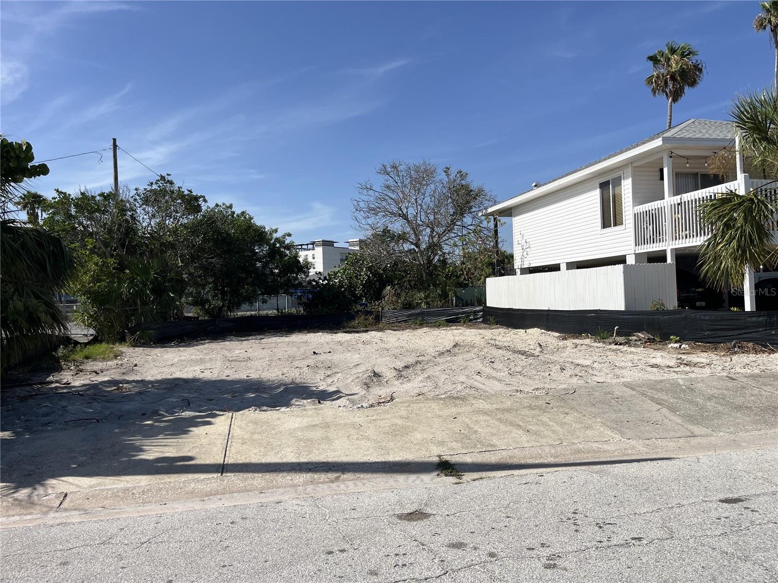 Image 2 of 4 For 180 Madeira Avenue