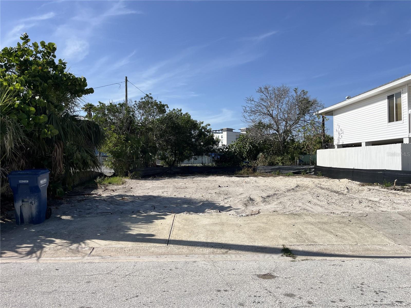Image 3 of 4 For 180 Madeira Avenue