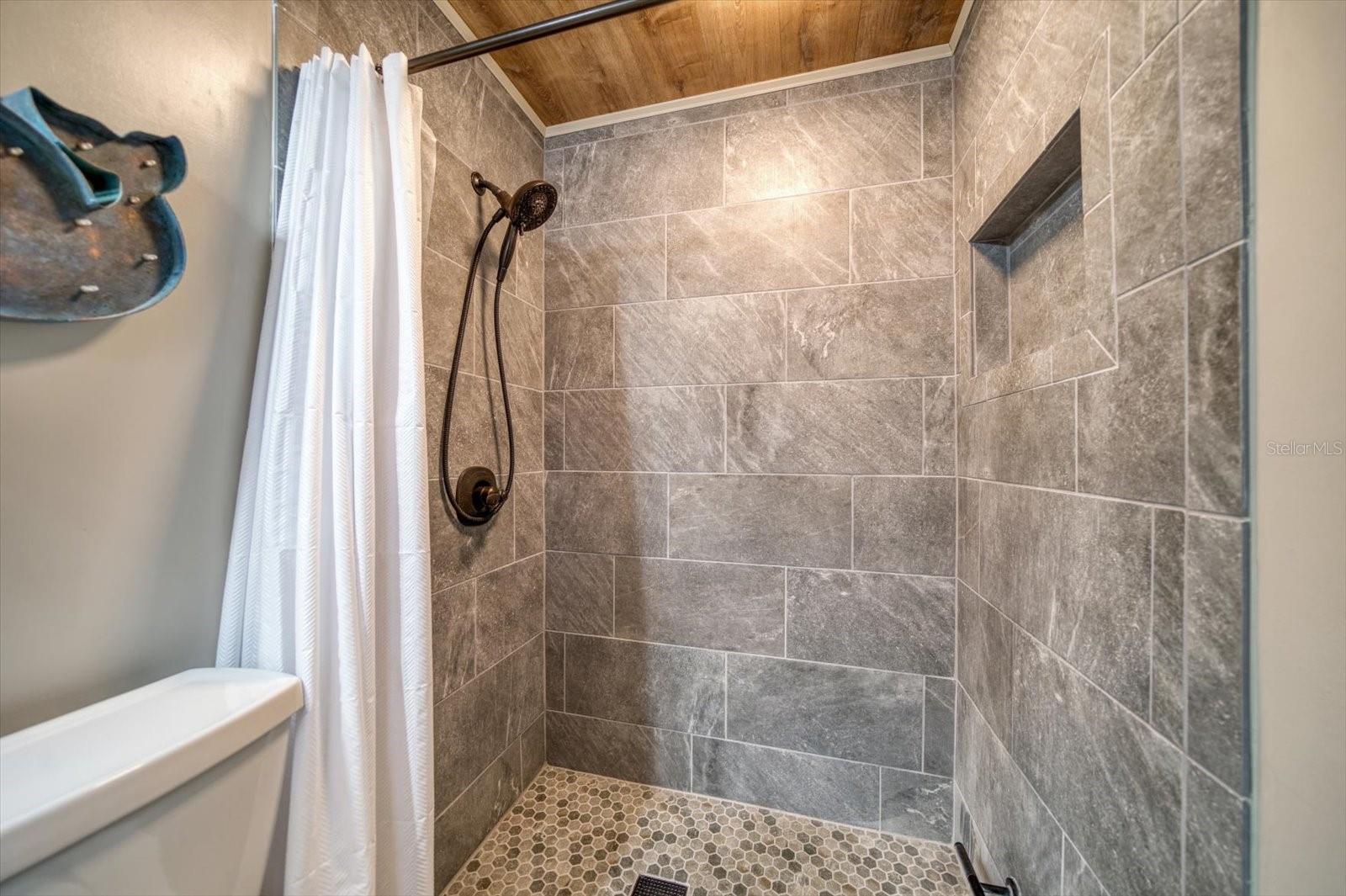 Image 18 of 40 For 2202 Lauren Dr