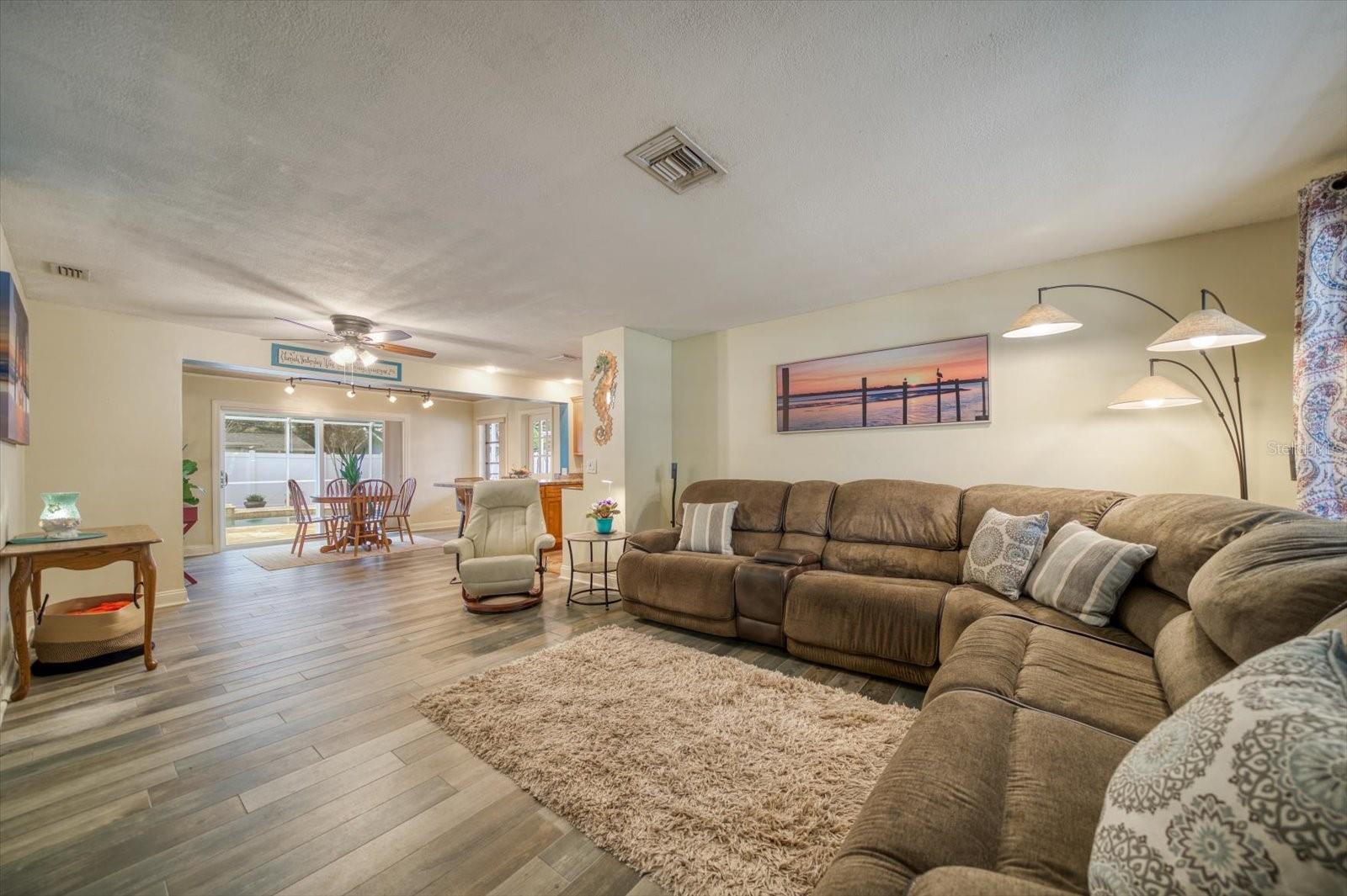 Image 7 of 40 For 2202 Lauren Dr