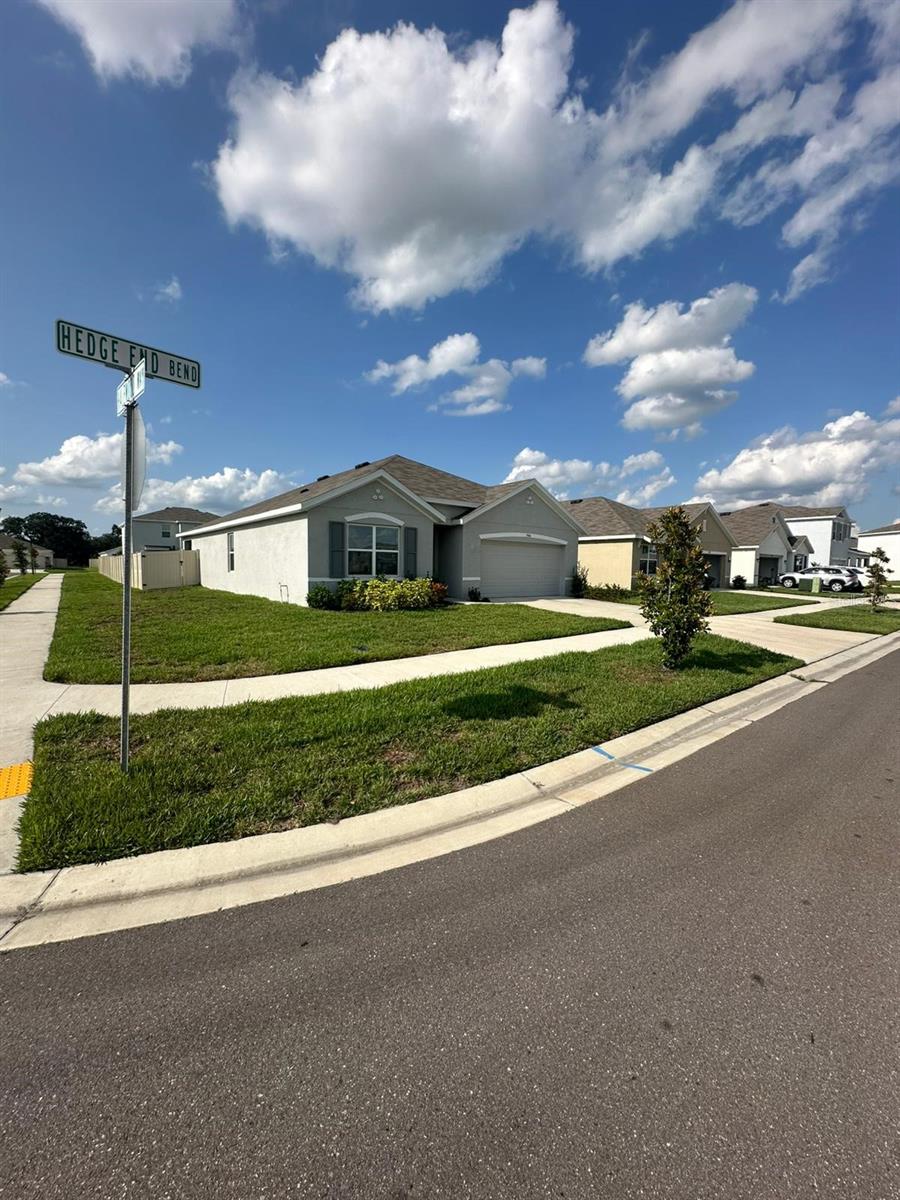 Image 12 of 19 For 5906 Hedge End Bend