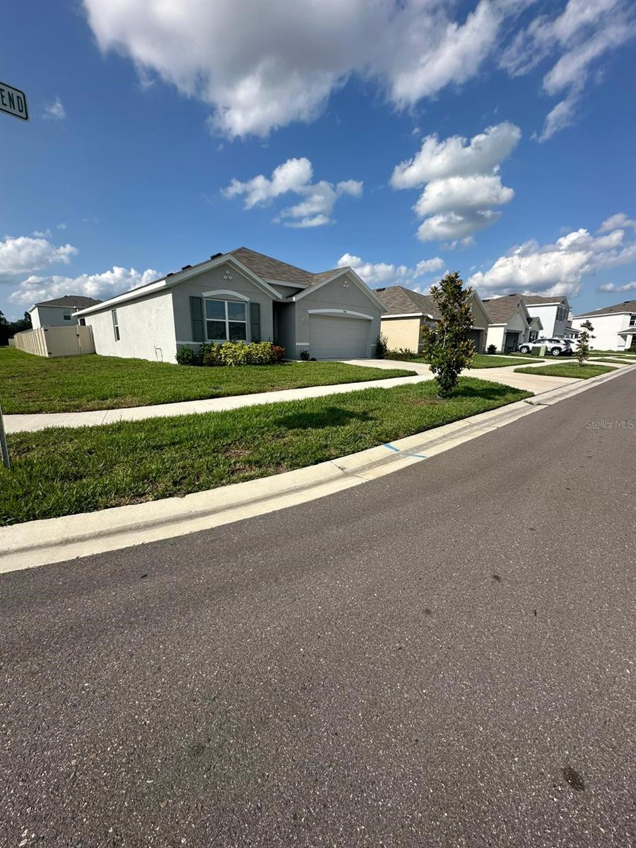 Image 13 of 19 For 5906 Hedge End Bend