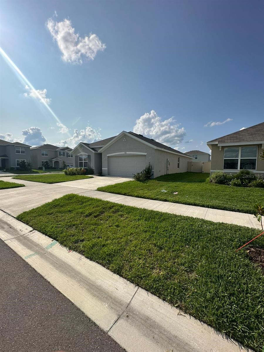 Image 16 of 19 For 5906 Hedge End Bend