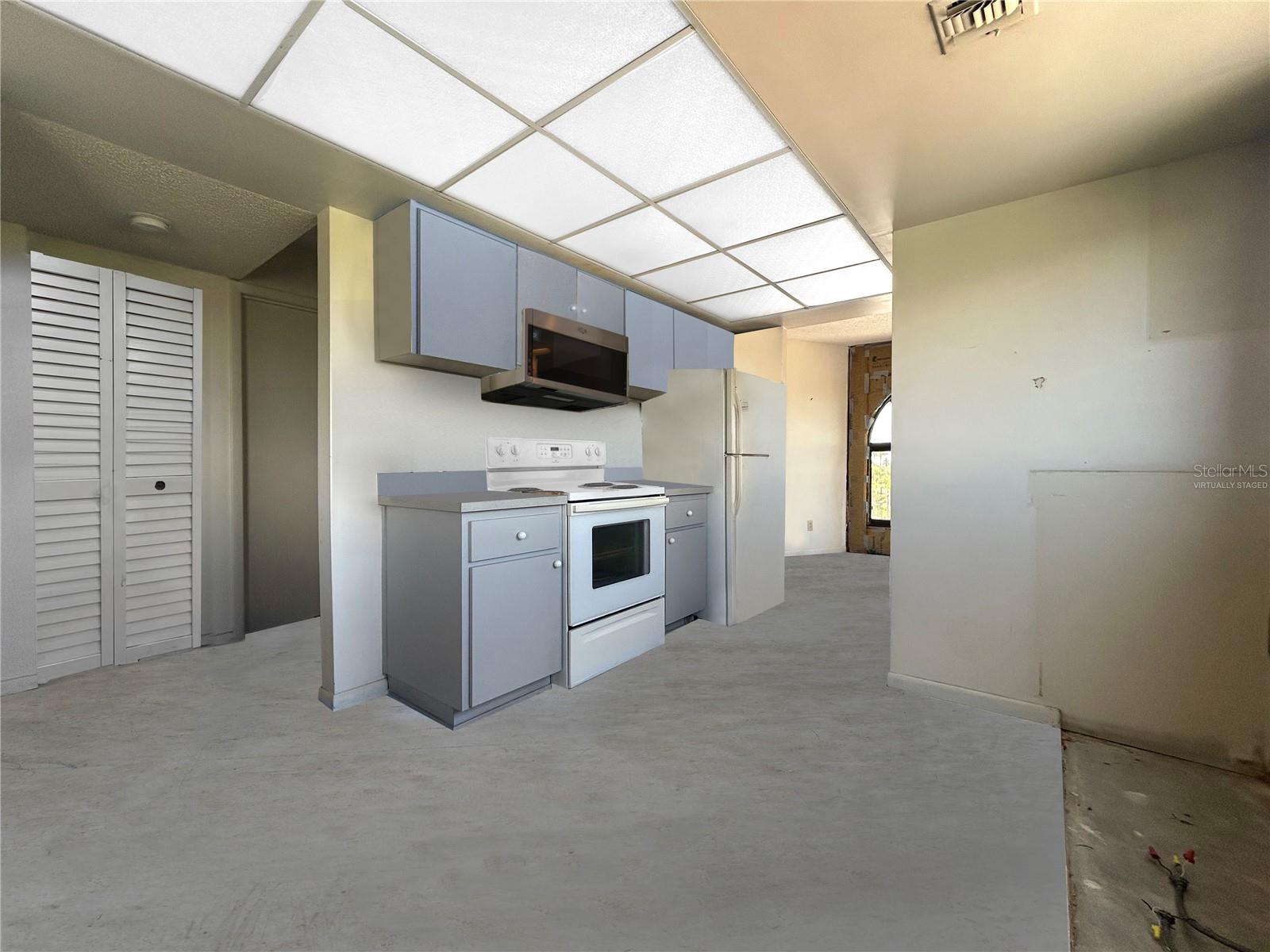 Image 5 of 30 For 650 Island Way 408