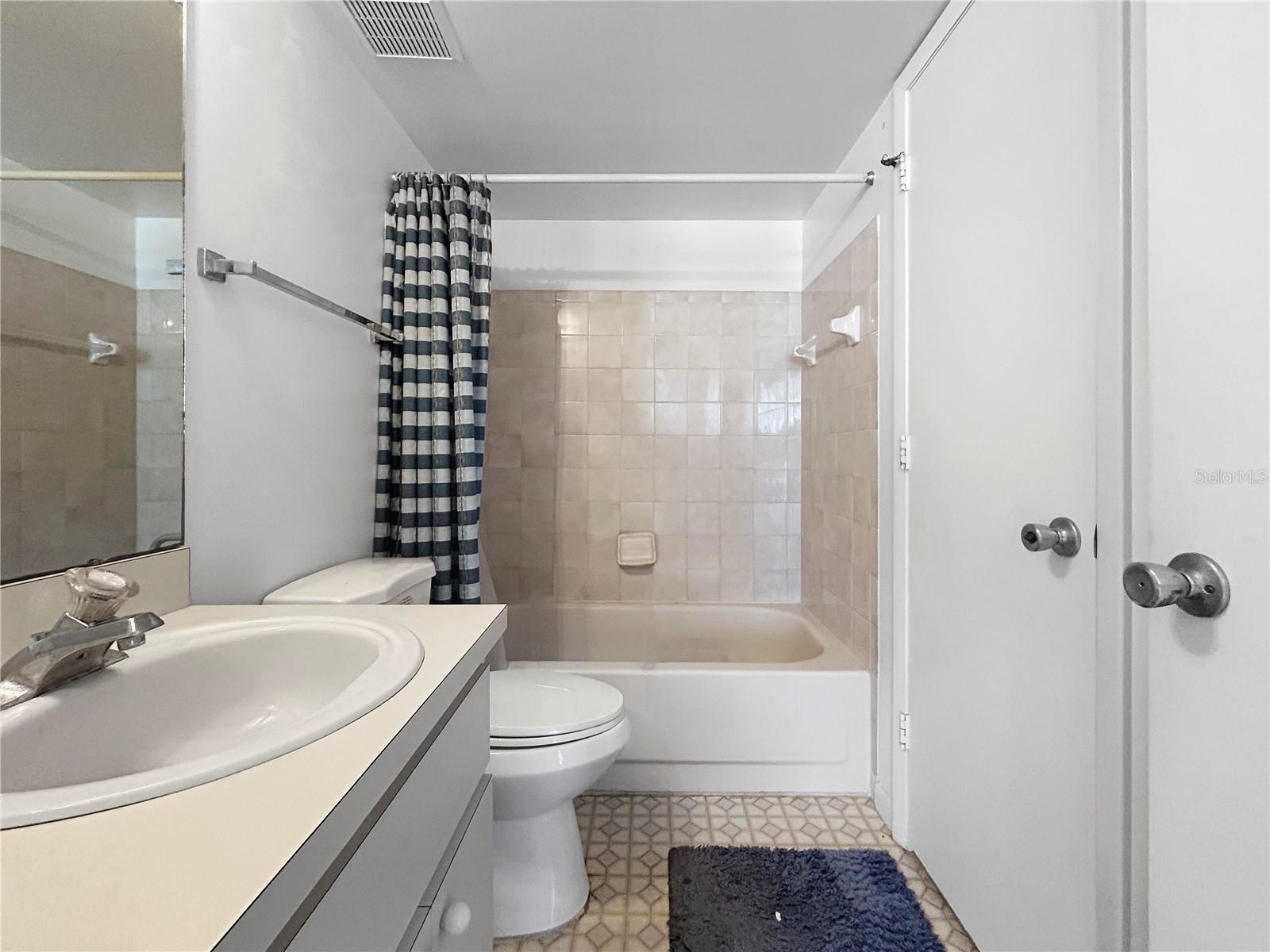 Image 8 of 30 For 650 Island Way 408