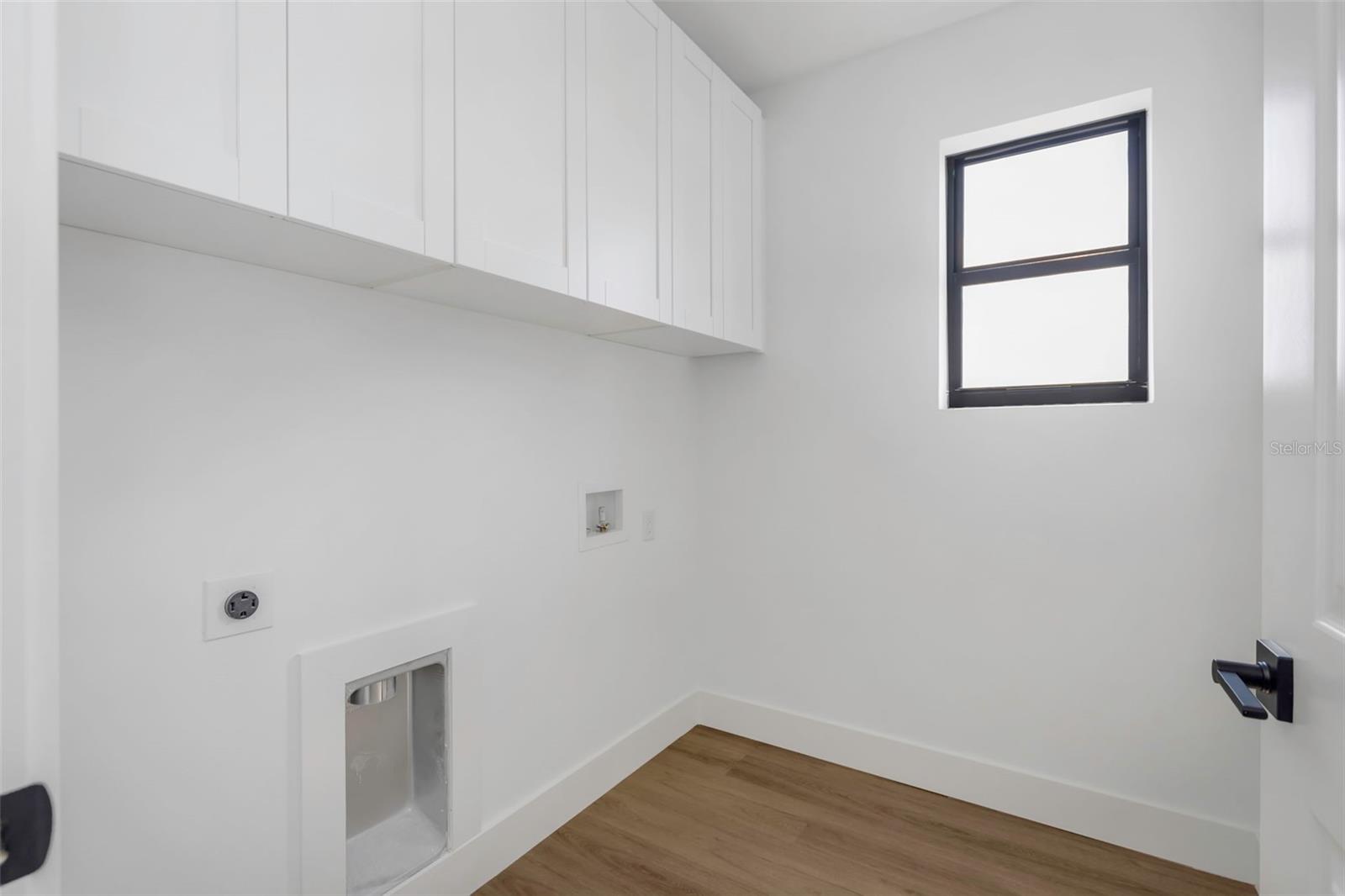 Listing photo id 26 for 2328 La Salle Street