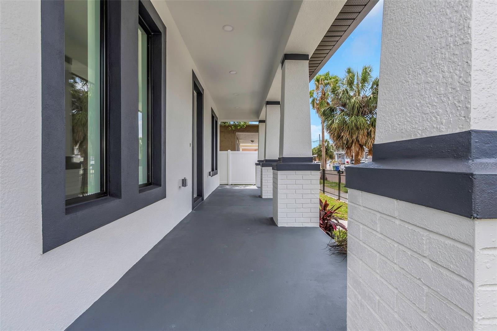 Listing photo id 1 for 2328 La Salle Street