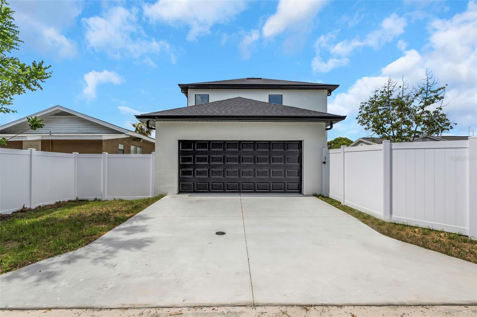 Listing photo id 36 for 2328 La Salle Street