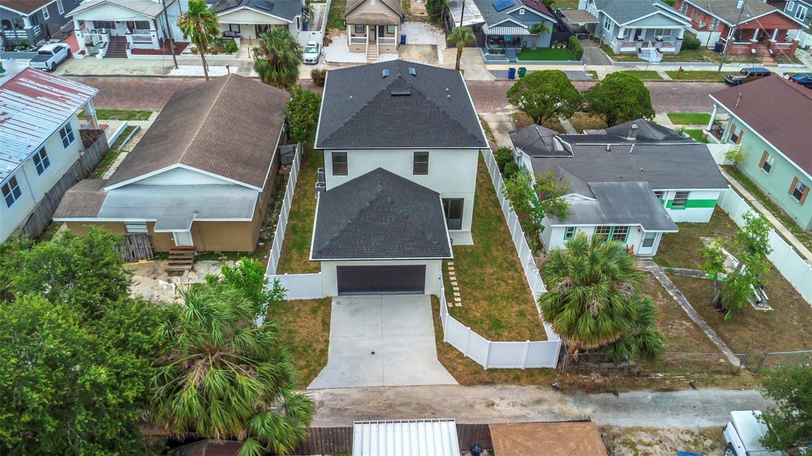 Listing photo id 41 for 2328 La Salle Street