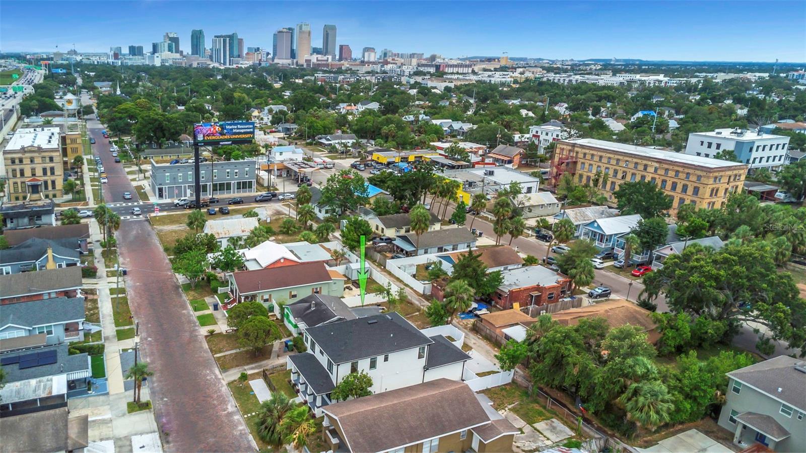 Listing photo id 42 for 2328 La Salle Street