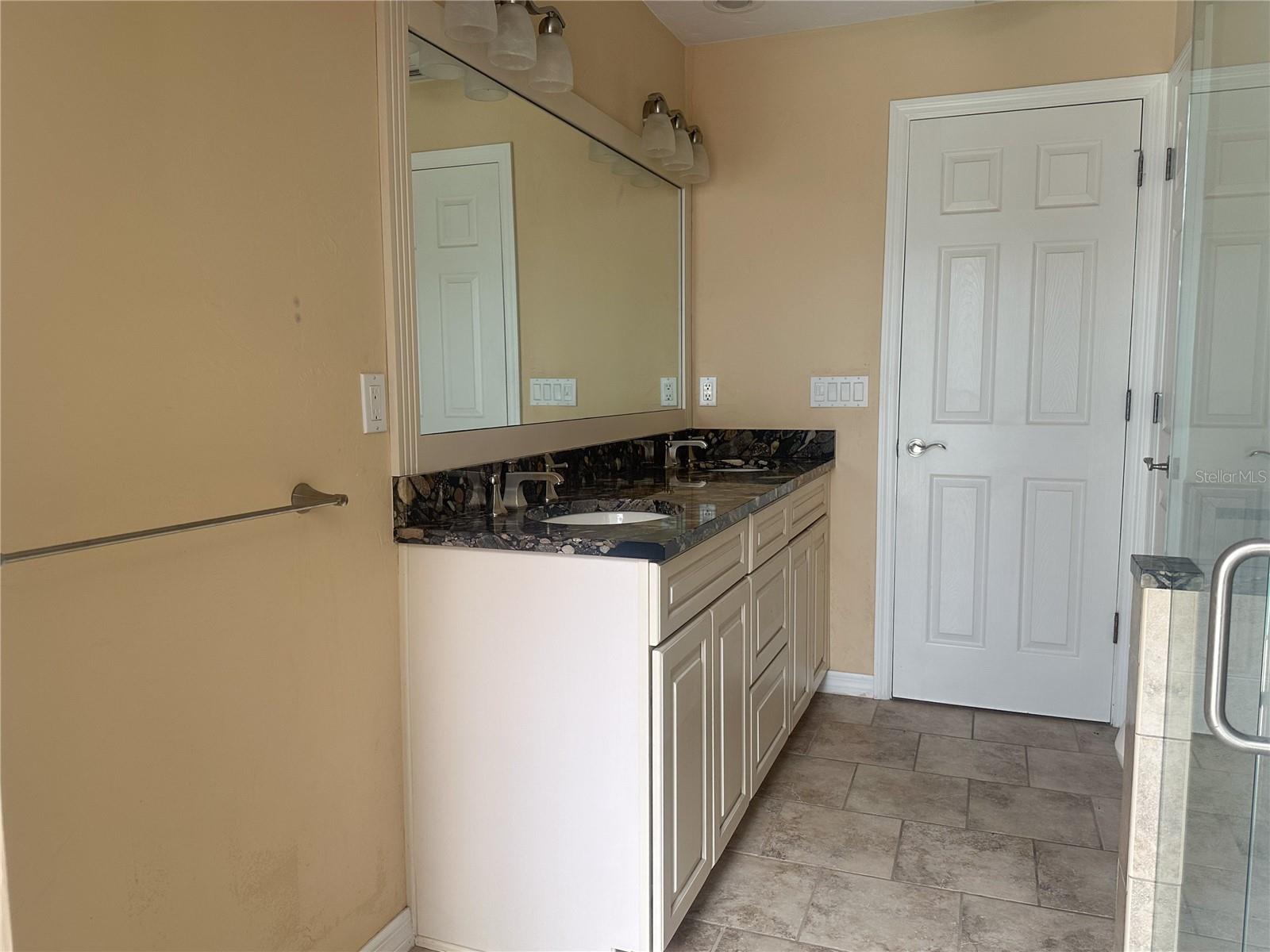 Image 17 of 28 For 3235 Walnut Street Ne