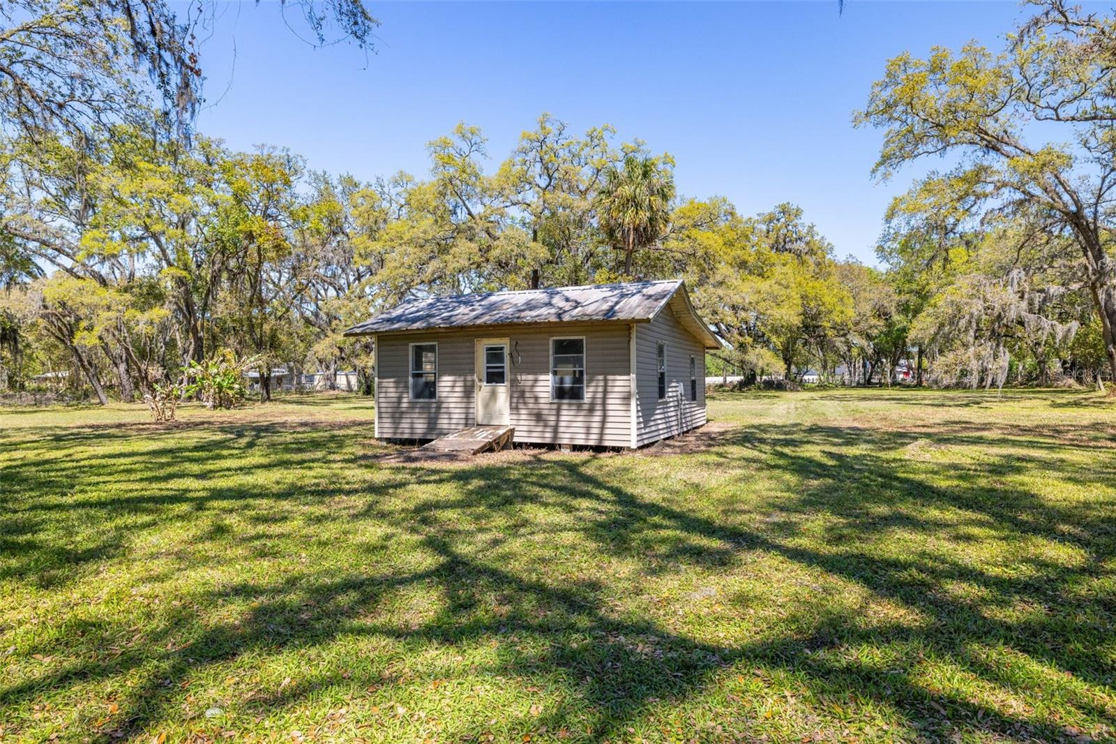 Image 17 of 46 For 11336 Russell Drive