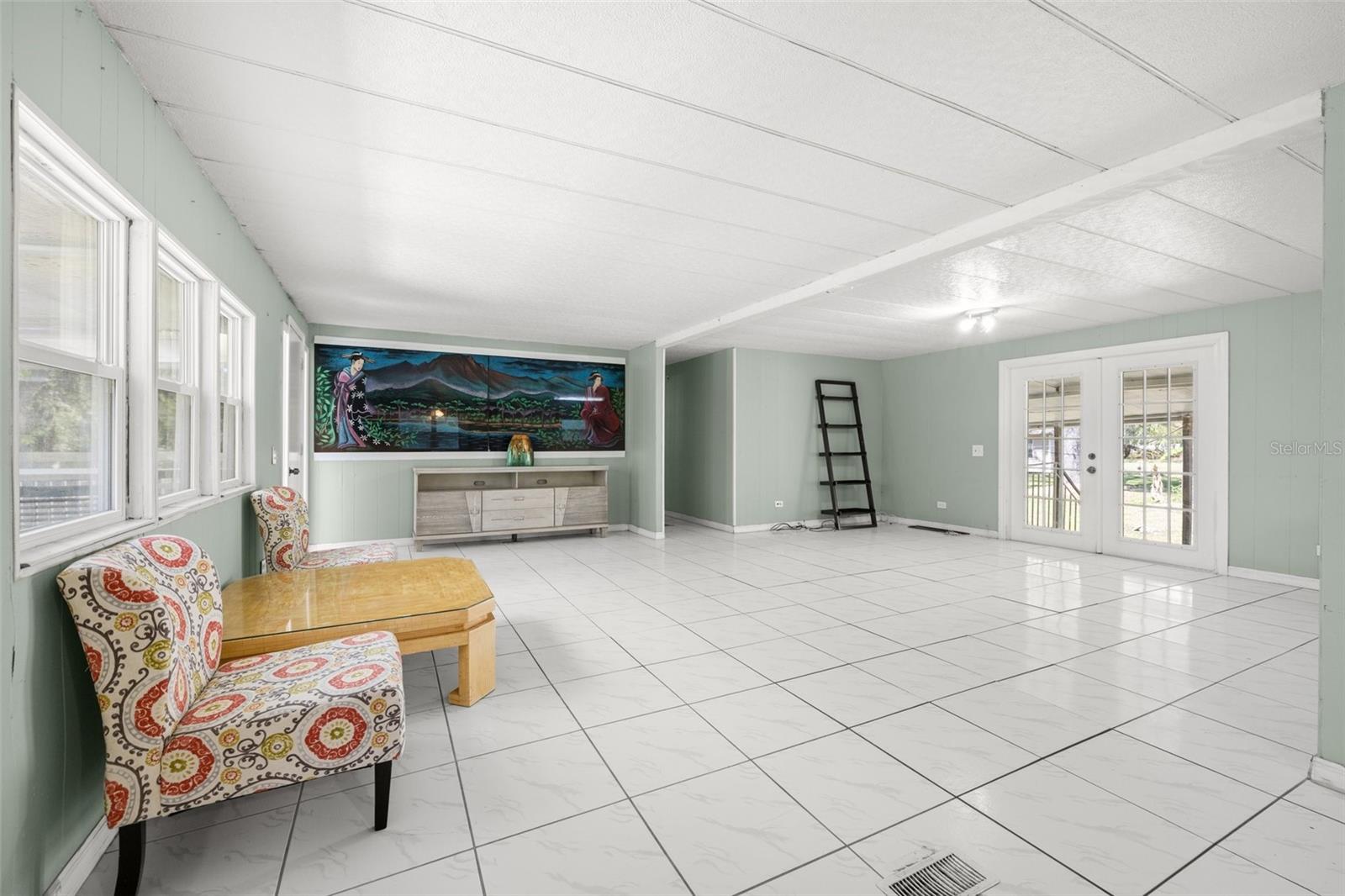Image 29 of 46 For 11336 Russell Drive