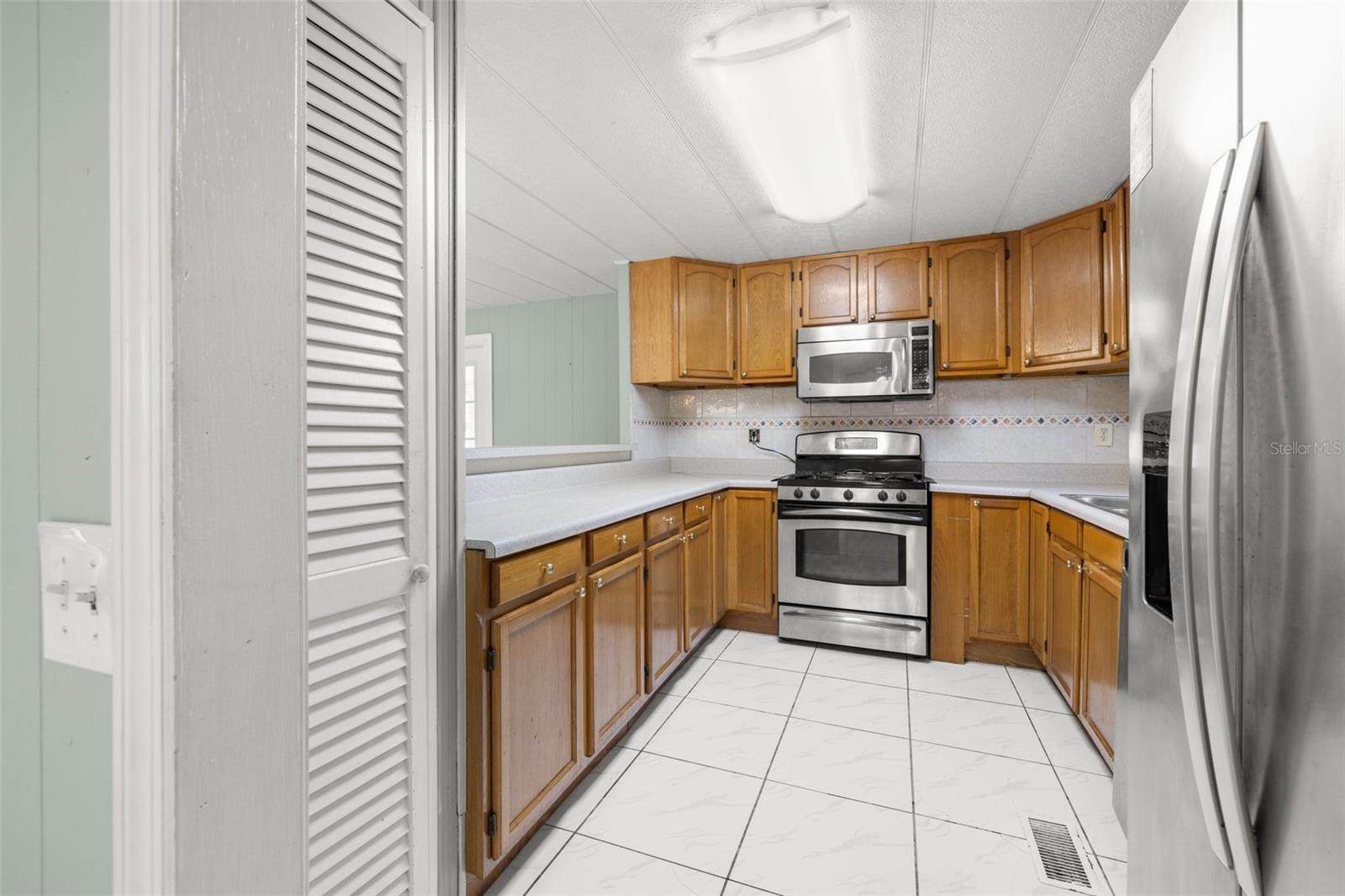 Image 32 of 46 For 11336 Russell Drive