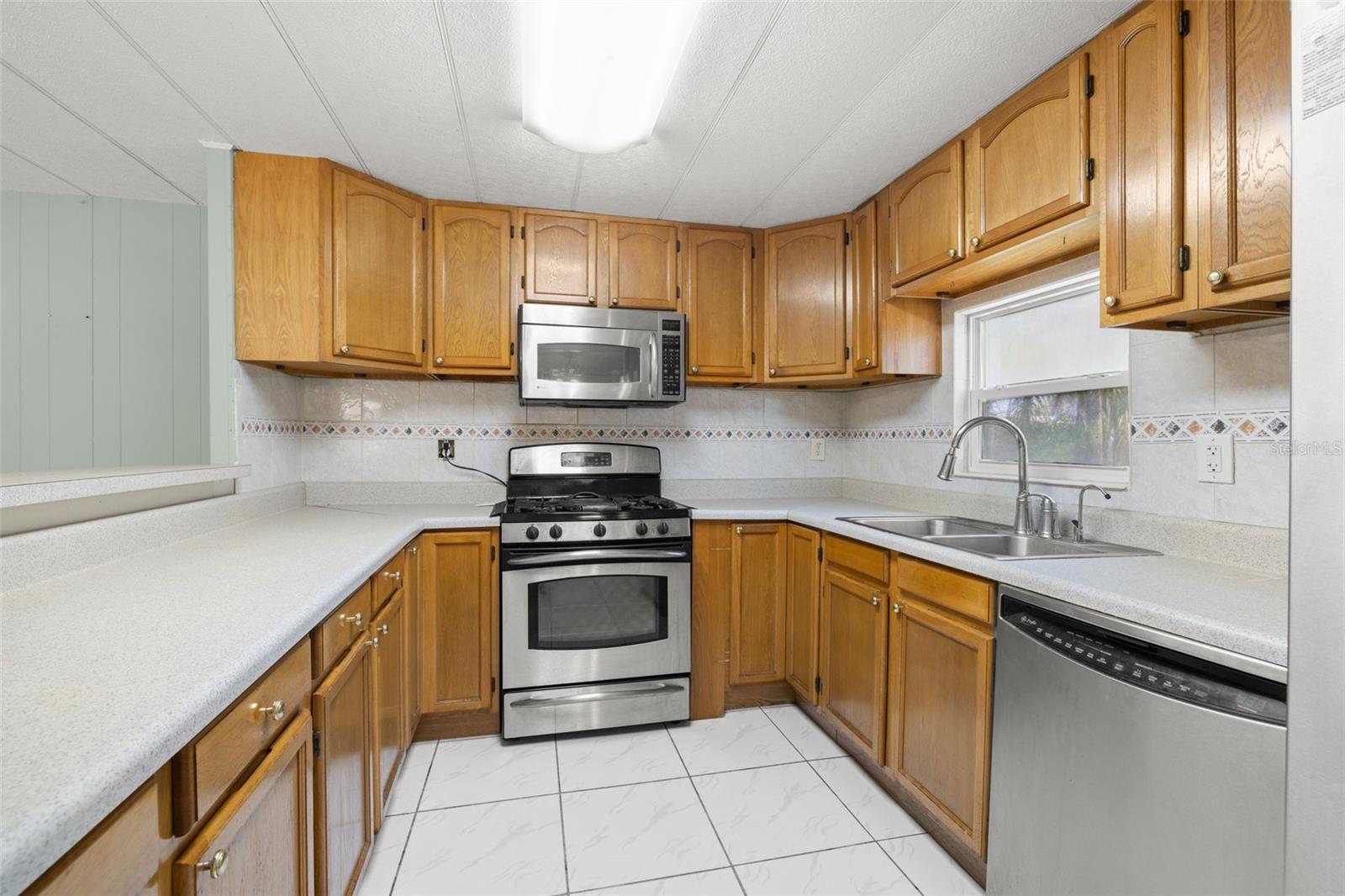 Image 33 of 46 For 11336 Russell Drive