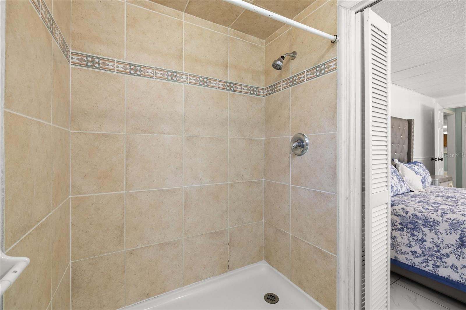 Image 40 of 46 For 11336 Russell Drive