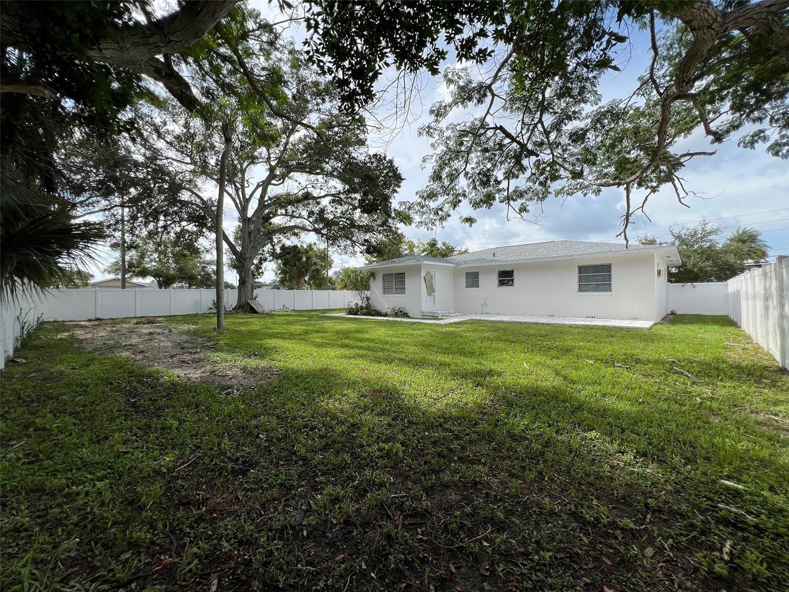 Listing photo id 5 for 7536 38th Avenue N