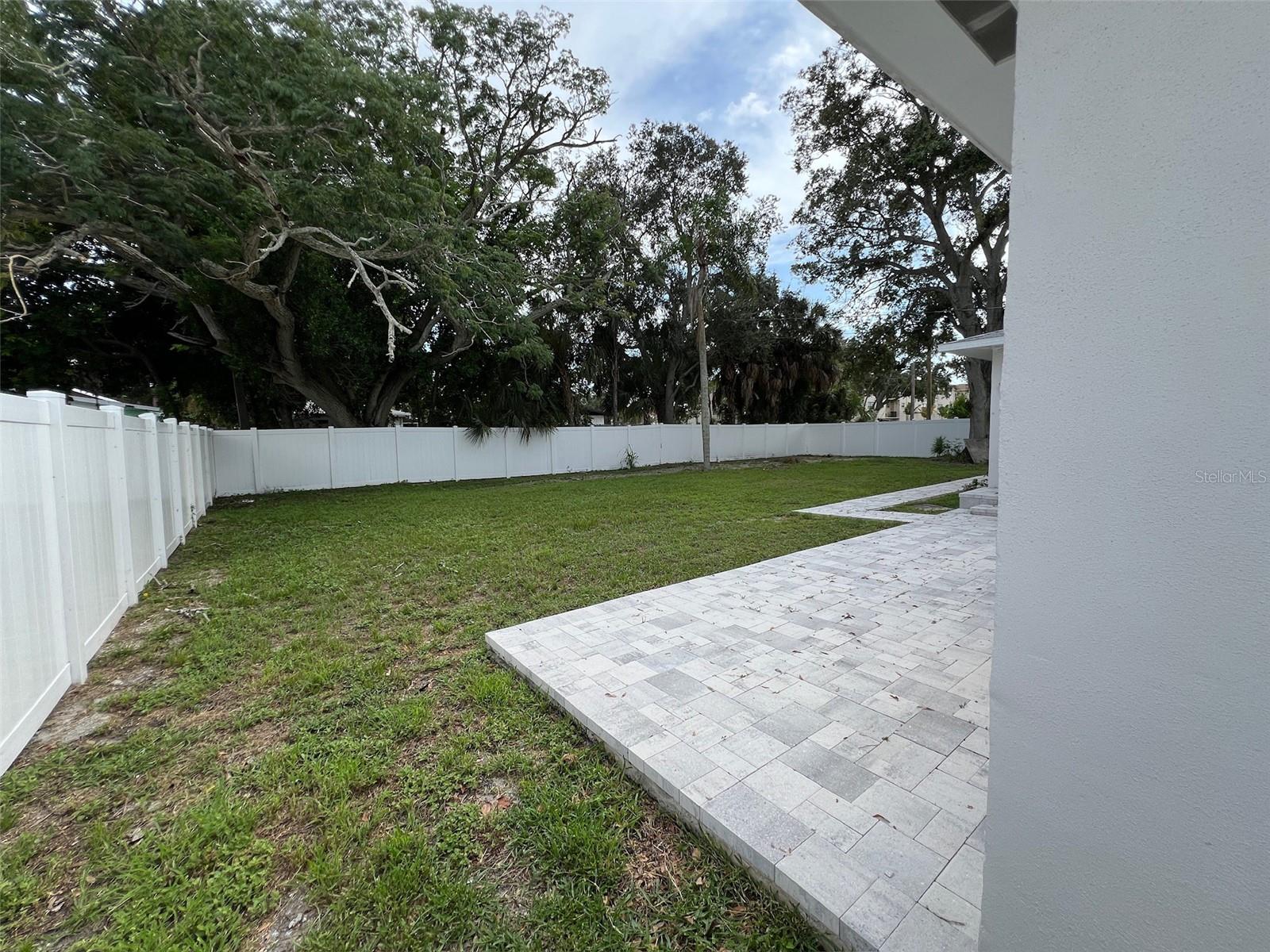 Listing photo id 6 for 7536 38th Avenue N