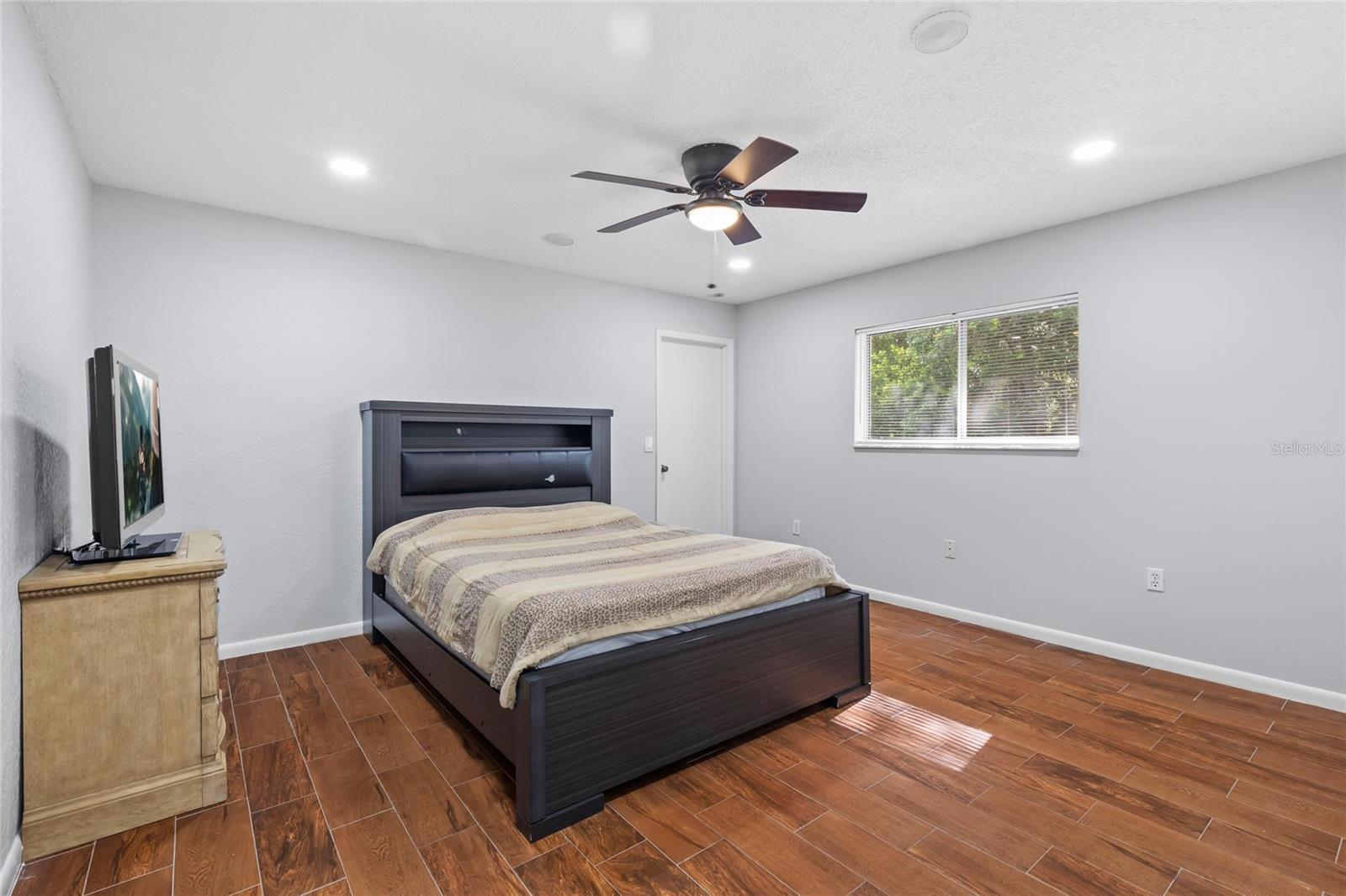 Image 26 of 37 For 10446 Baylor Drive
