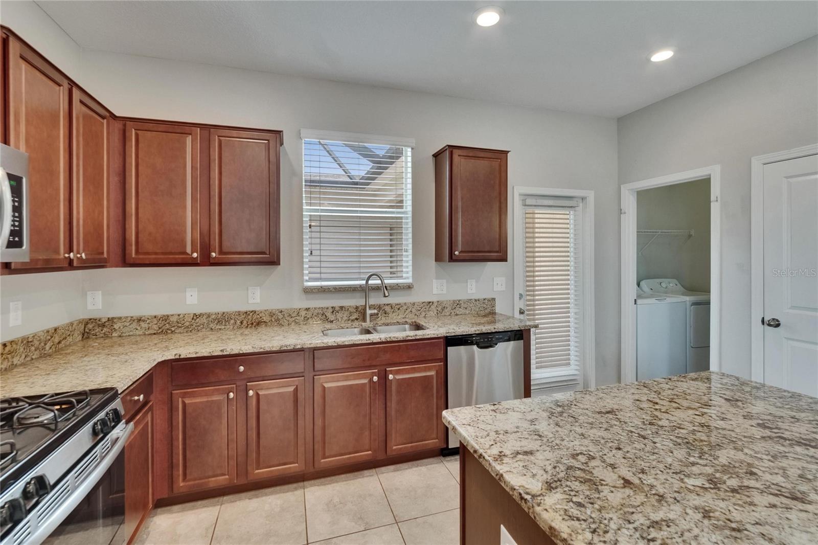 Image 6 of 41 For 7325 Parkshore Drive