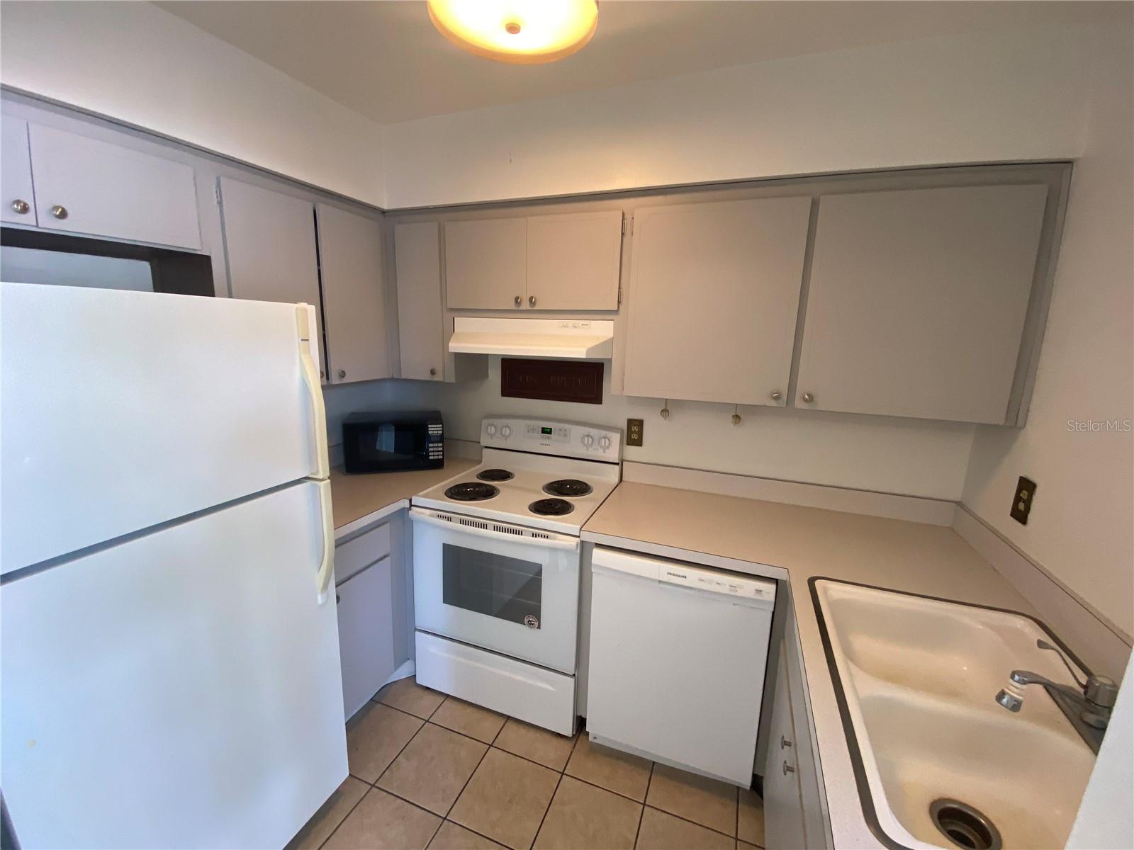 Image 5 of 19 For 8303 Bardmoor Boulevard 104