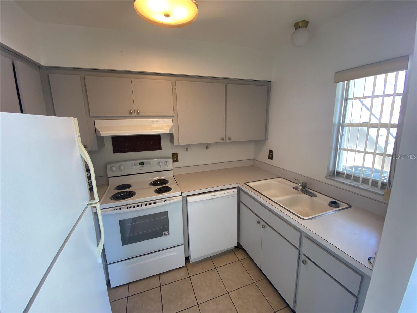Image 6 of 19 For 8303 Bardmoor Boulevard 104
