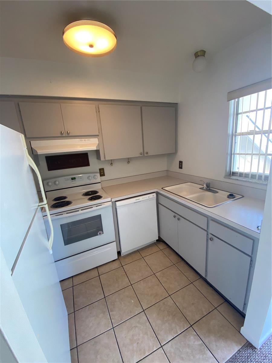 Image 7 of 19 For 8303 Bardmoor Boulevard 104