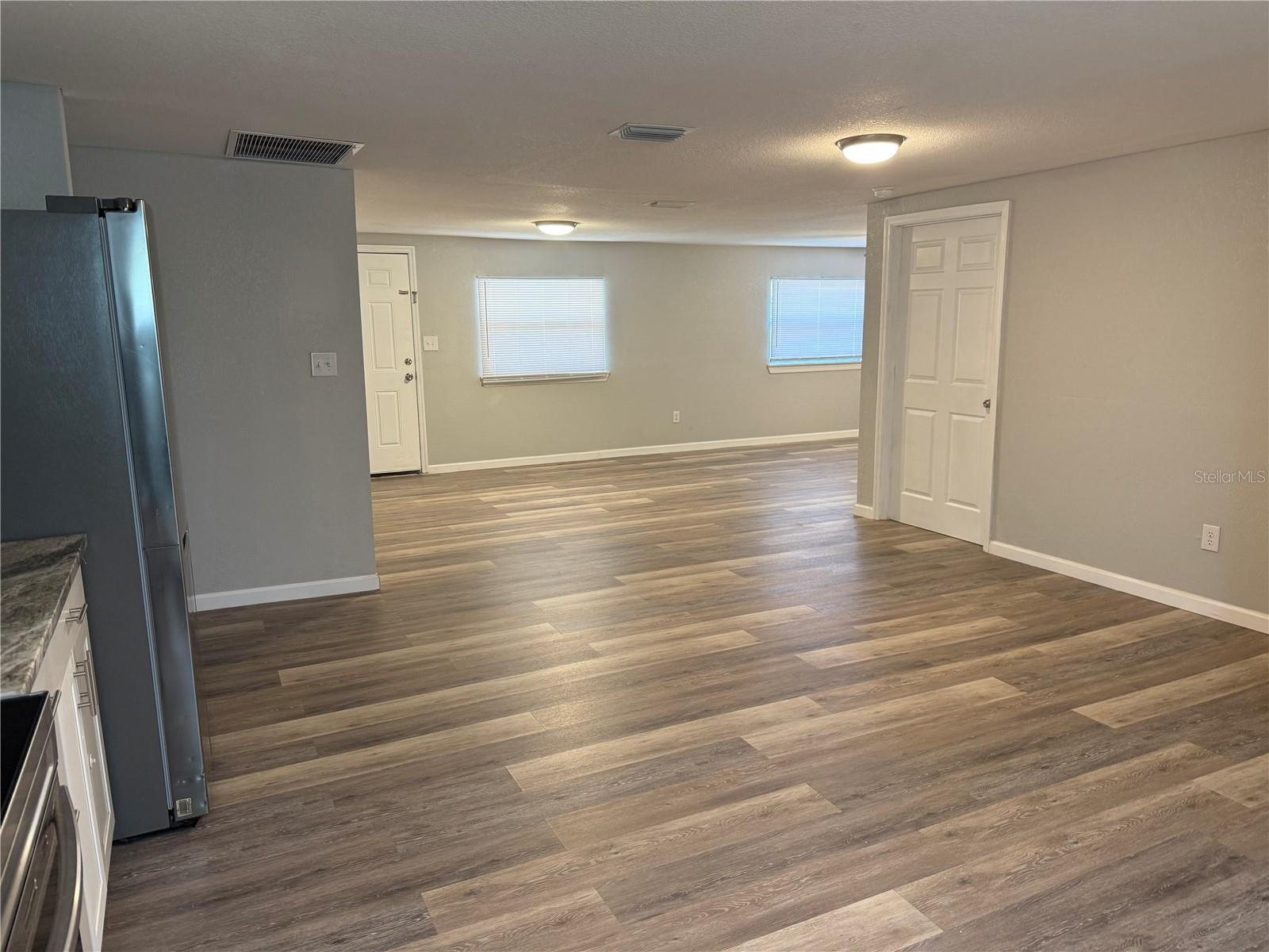 Image 11 of 41 For 38649 Charles Avenue