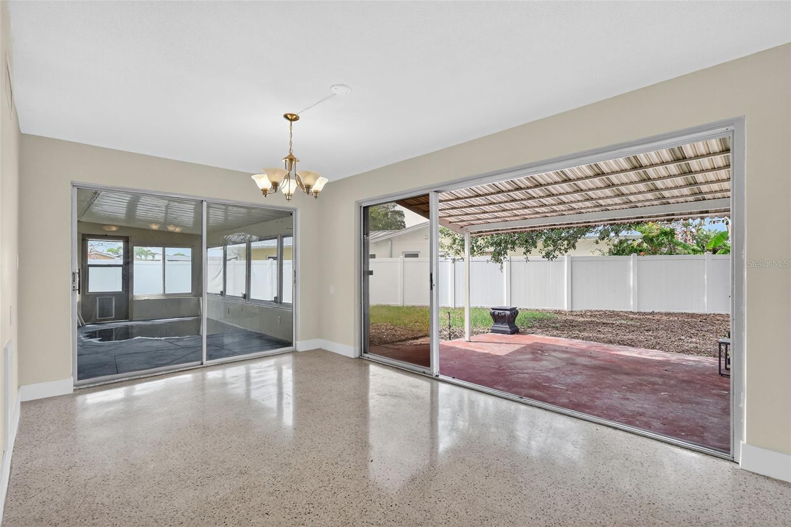 Image 17 of 53 For 431 Windward Passage