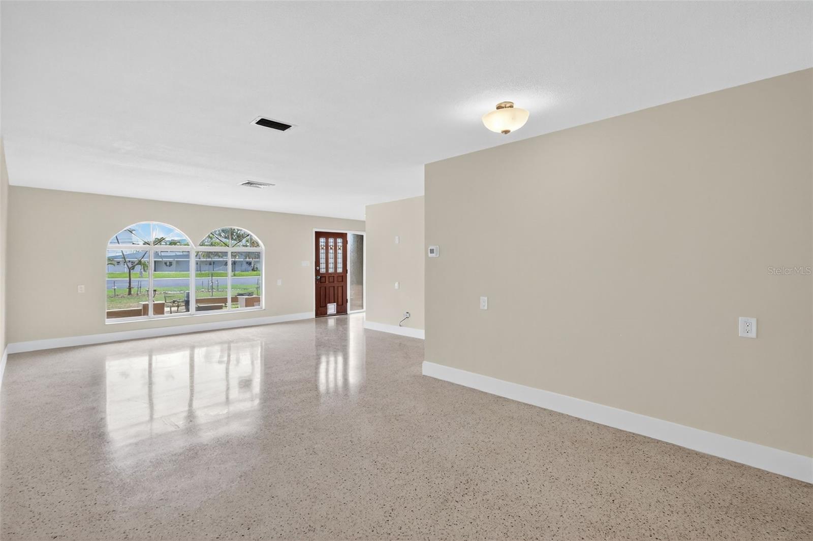 Image 20 of 53 For 431 Windward Passage