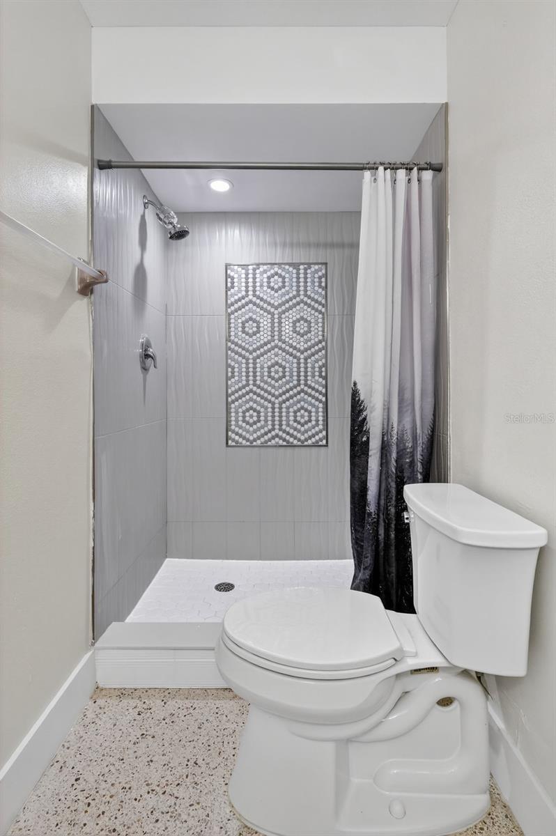 Image 36 of 53 For 431 Windward Passage