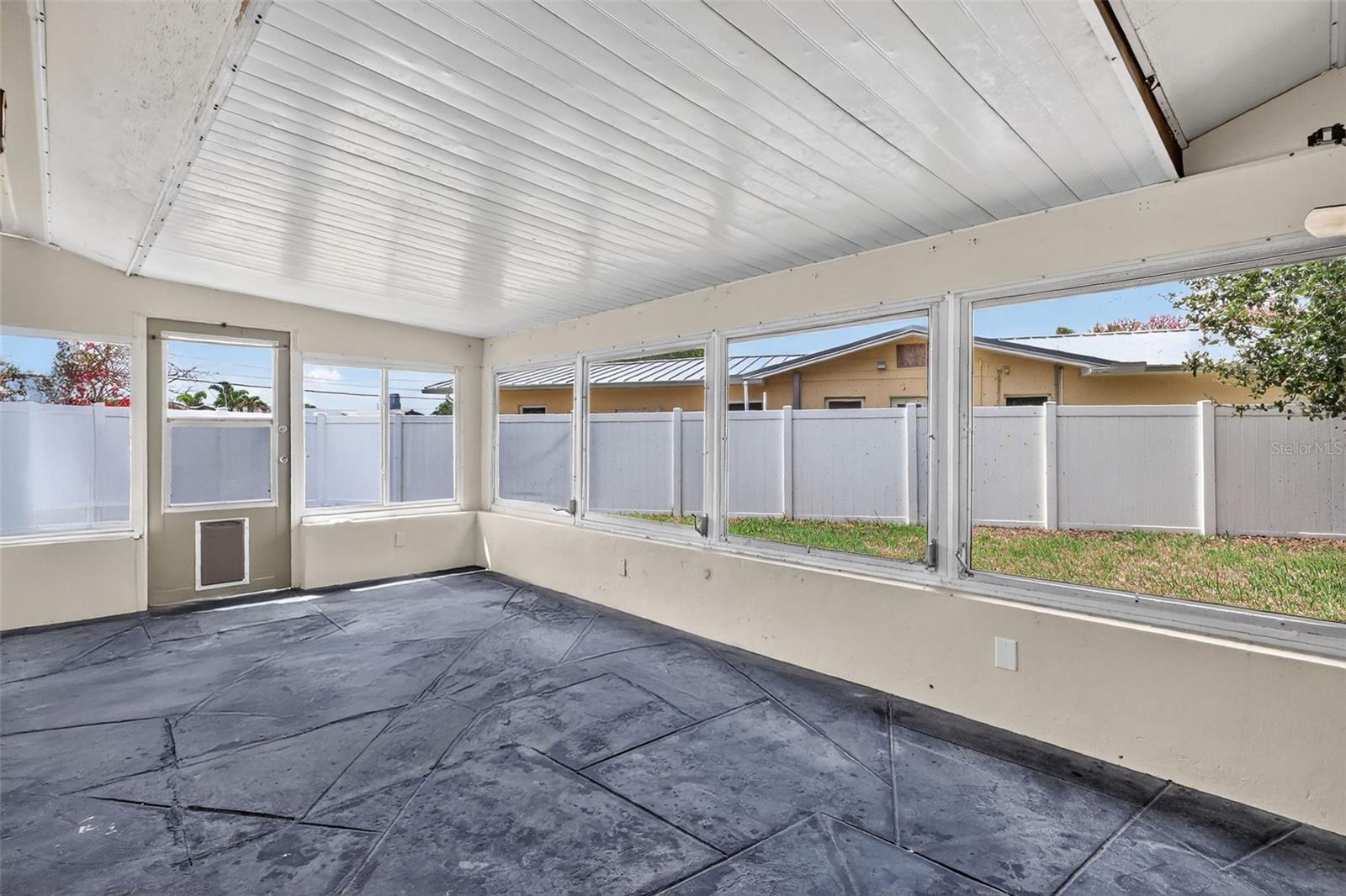 Image 39 of 53 For 431 Windward Passage